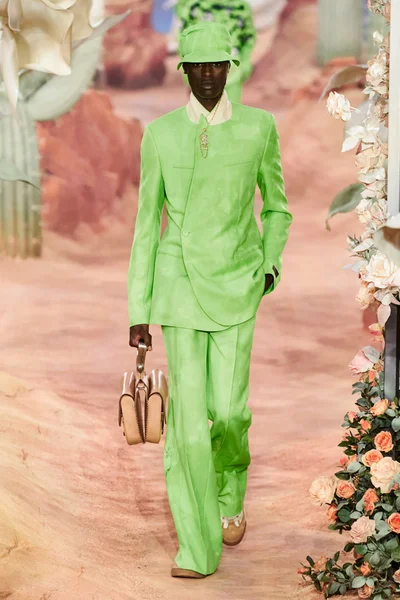 Look 23